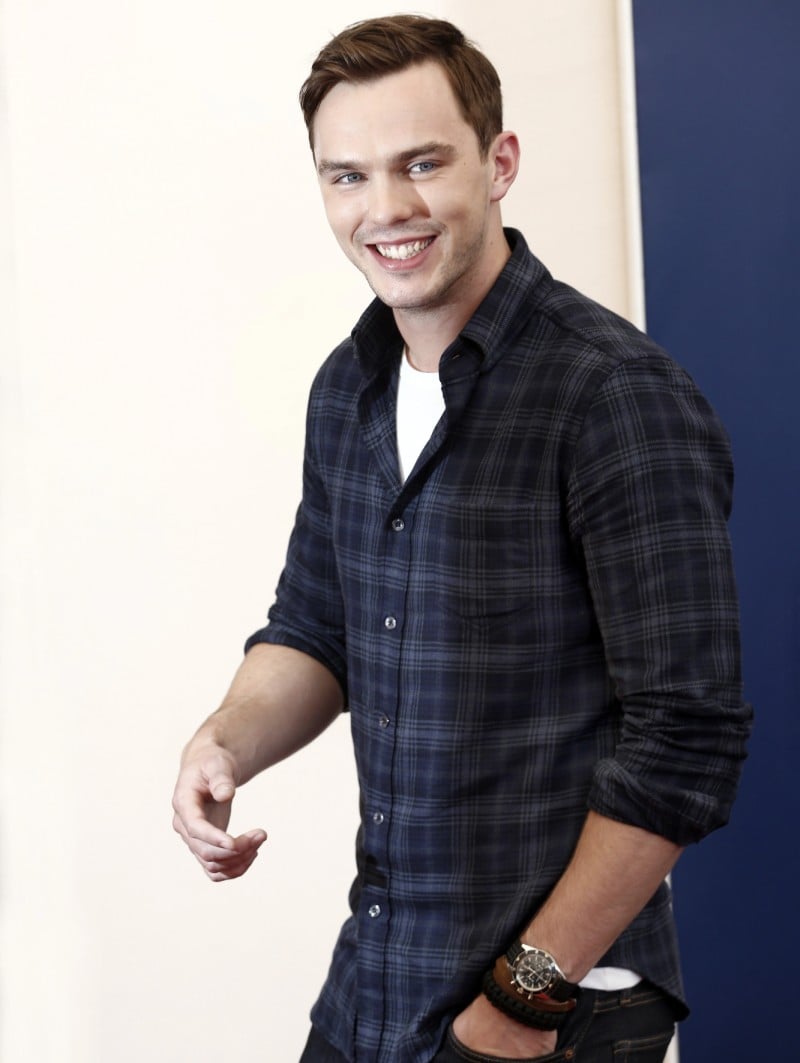 Nicholas Hoult - deposit - arp 800