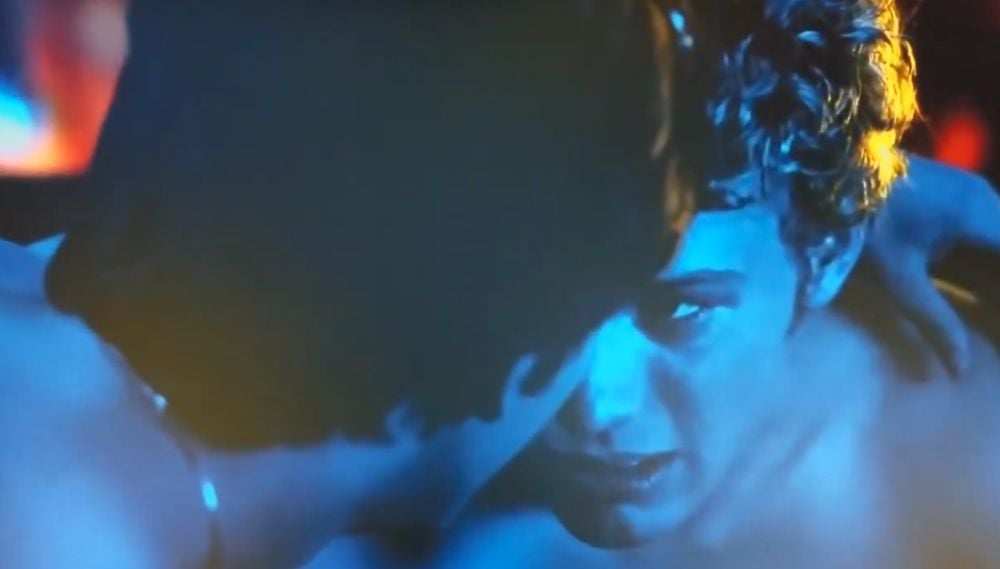 54 Ryan Phillippe Breckin Meyer kiss