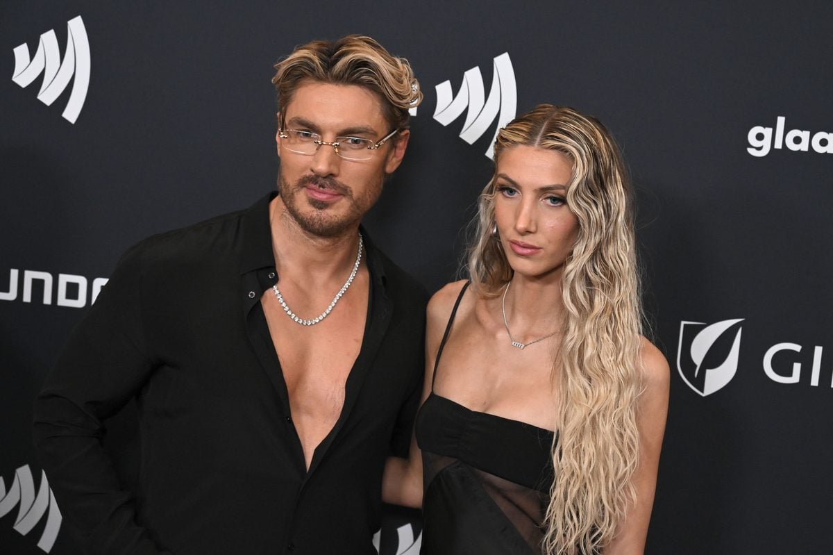 Chris Appleton posing with his daughter Kitty-Blu on the red carpet
