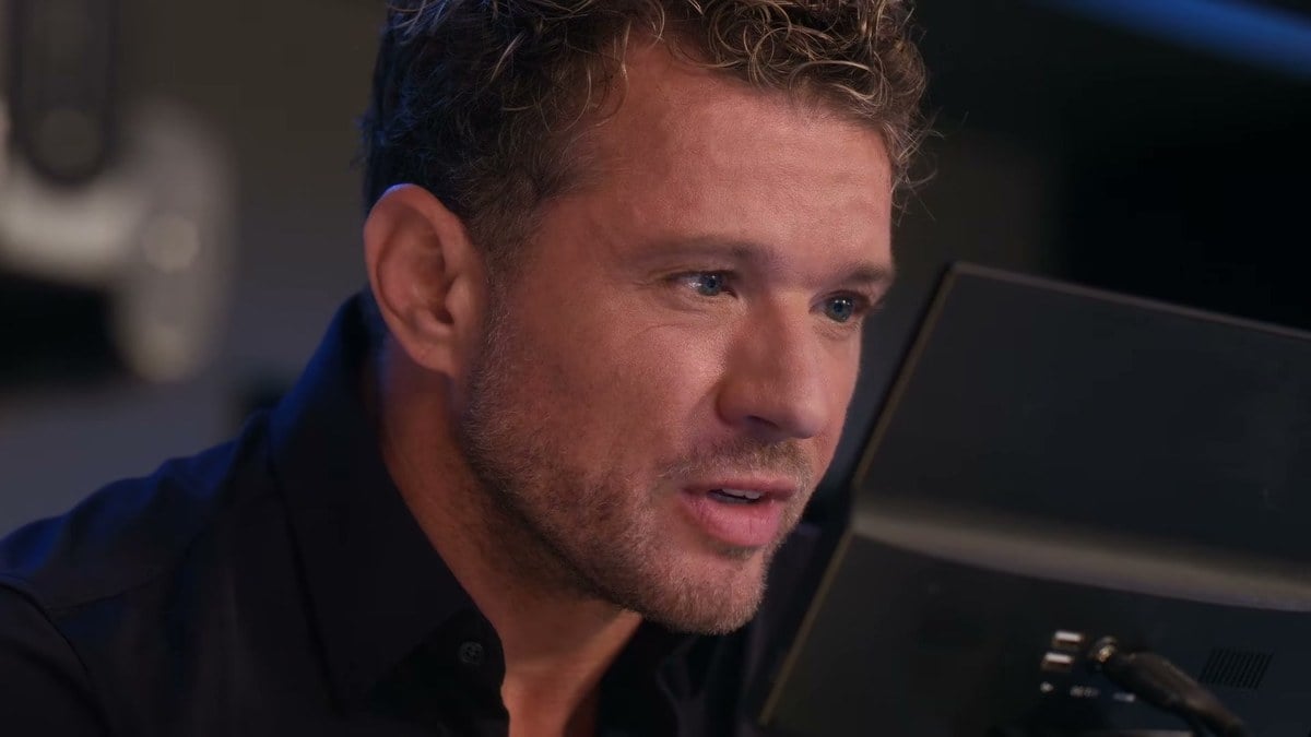 Ryan Phillippe as Detective Rogue Kelly, in a dark shirt, looking at a monitor